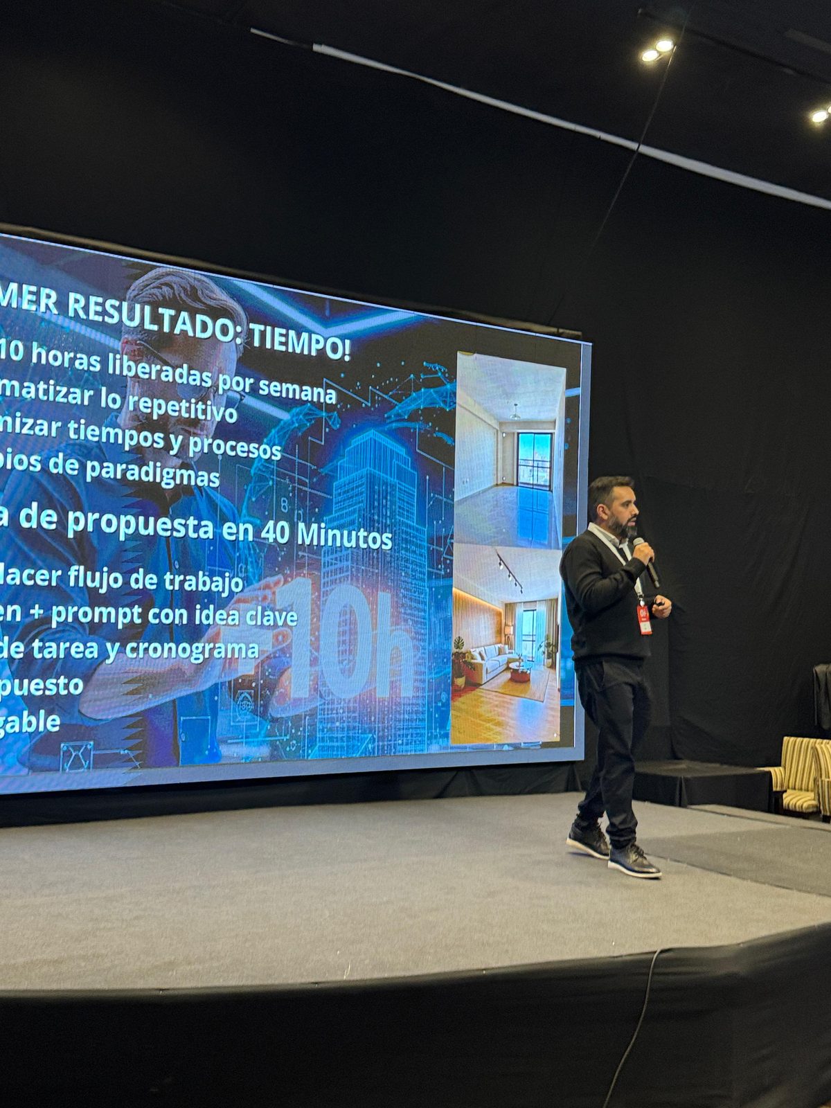 Leo Díaz dando una charla sobre IA aplicada a la producción en ExpoCon